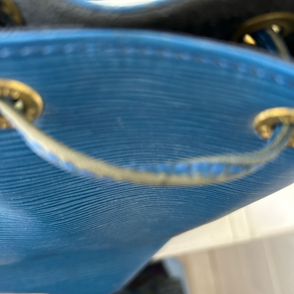 Pre-Owned Louis Vuitton Noe Epi Blue. MM plus dust bag. - Picture 8 of 10